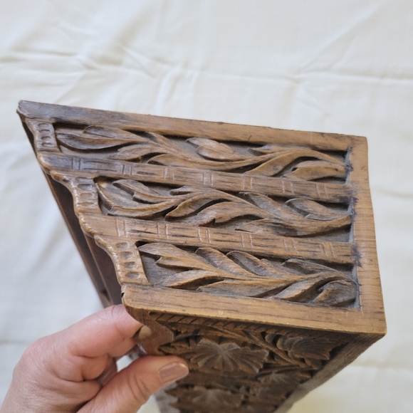 Vintage Faux Wood Dest Organizer. Beautiful Carved Design 1960's-70's - Picture 8 of 10